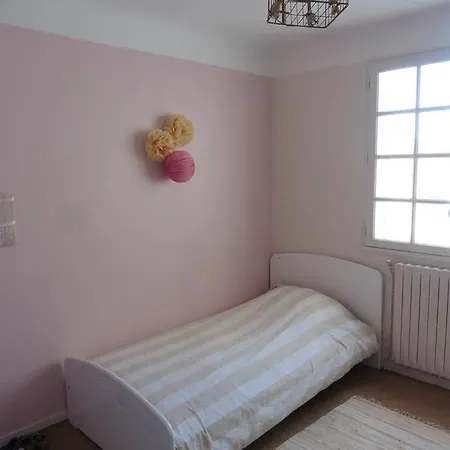 Maison De Bord De Avec Jardin