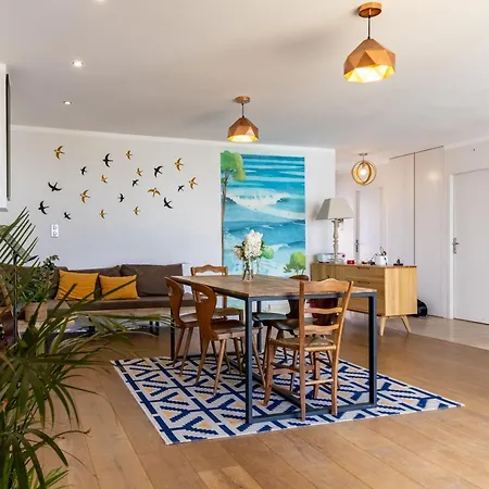 Maison De Bord De Avec Jardin